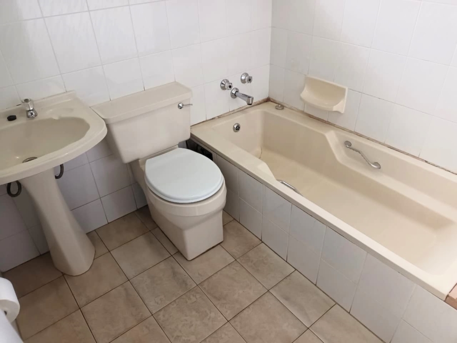 4 Bedroom Property for Sale in Zwartkop Gauteng