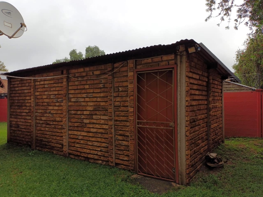 4 Bedroom Property for Sale in Zwartkop Gauteng