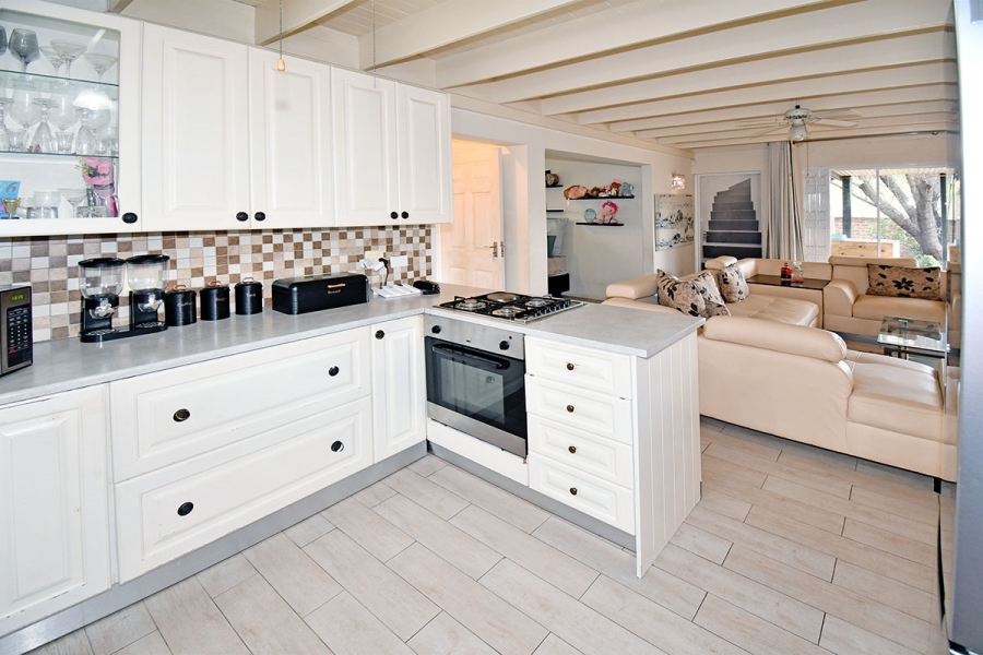 2 Bedroom Property for Sale in Broadacres Gauteng