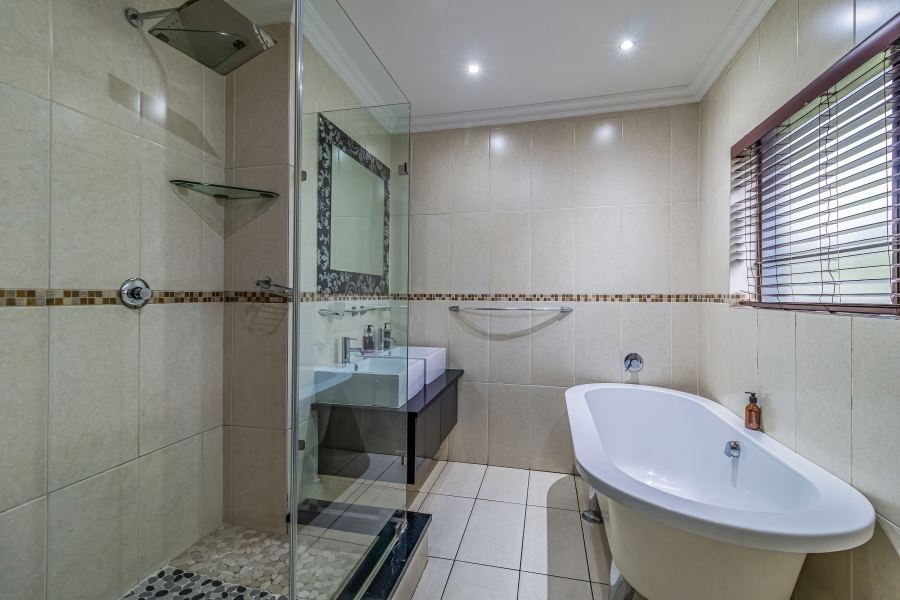 4 Bedroom Property for Sale in Bassonia Gauteng