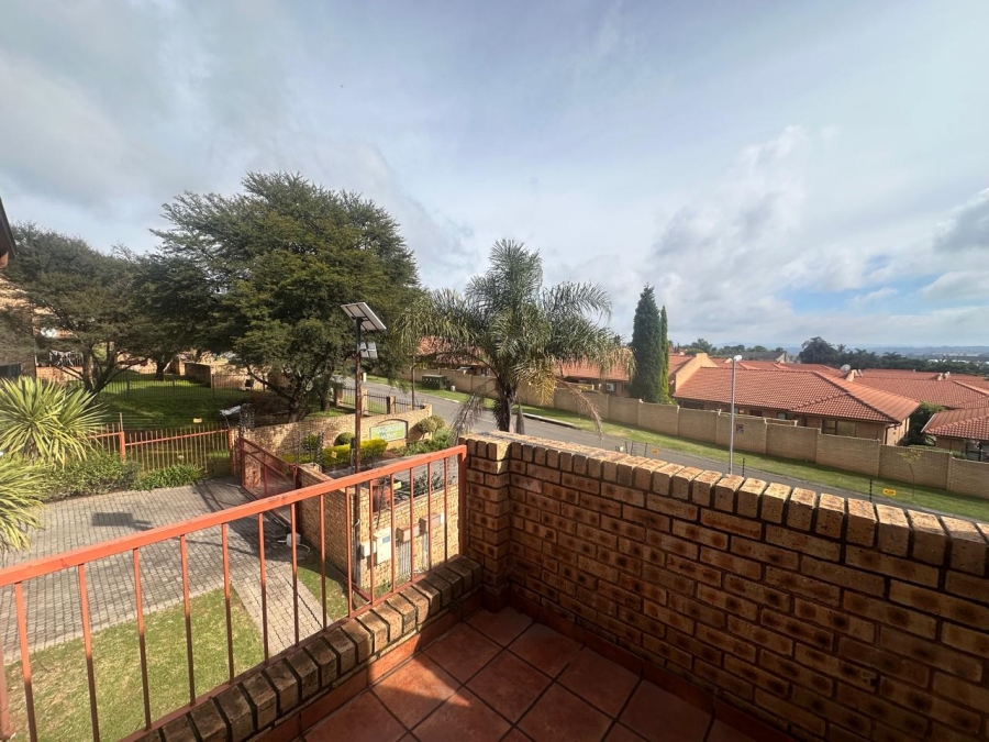 To Let 2 Bedroom Property for Rent in Amorosa Gauteng