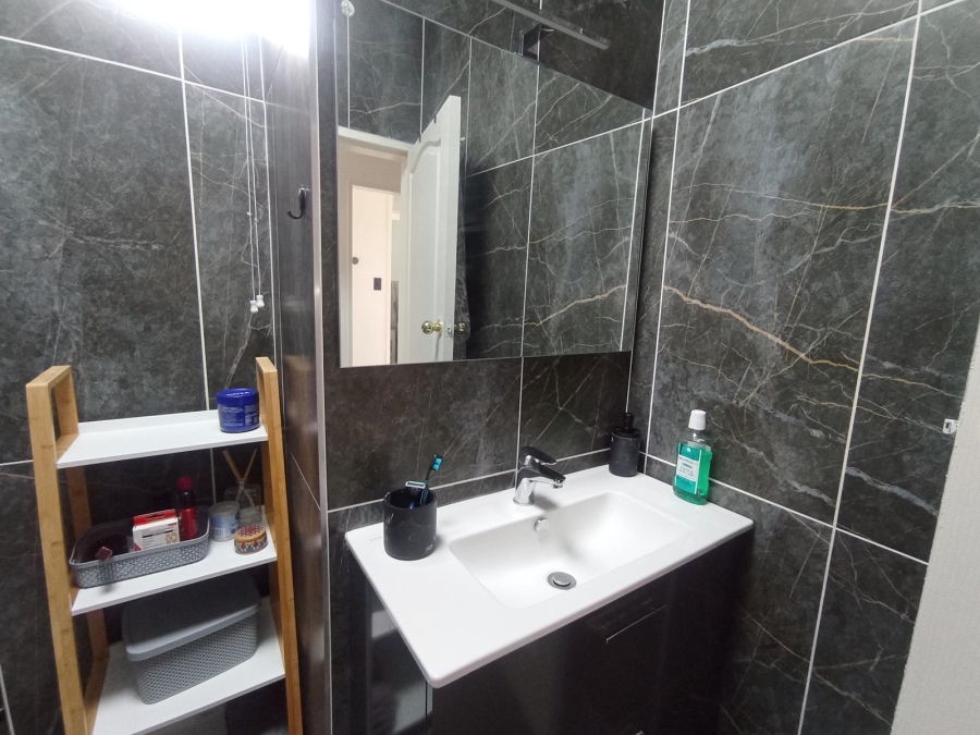 2 Bedroom Property for Sale in South Crest Gauteng