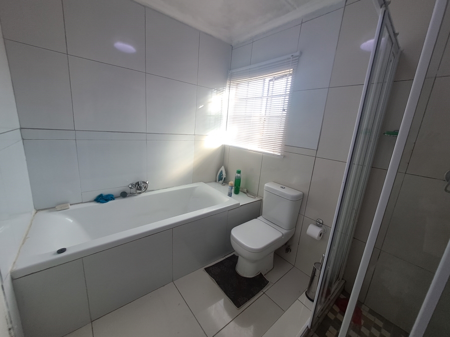2 Bedroom Property for Sale in Greenhills Gauteng