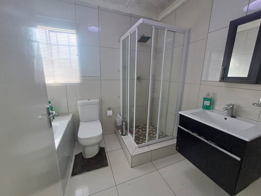 2 Bedroom Property for Sale in Greenhills Gauteng