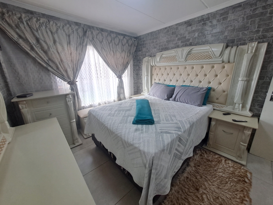 2 Bedroom Property for Sale in Greenhills Gauteng