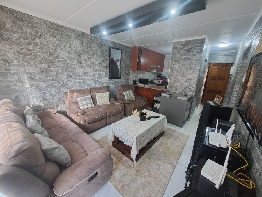 2 Bedroom Property for Sale in Greenhills Gauteng