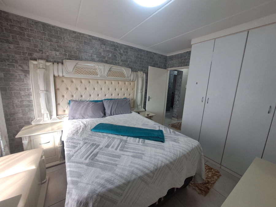 2 Bedroom Property for Sale in Greenhills Gauteng
