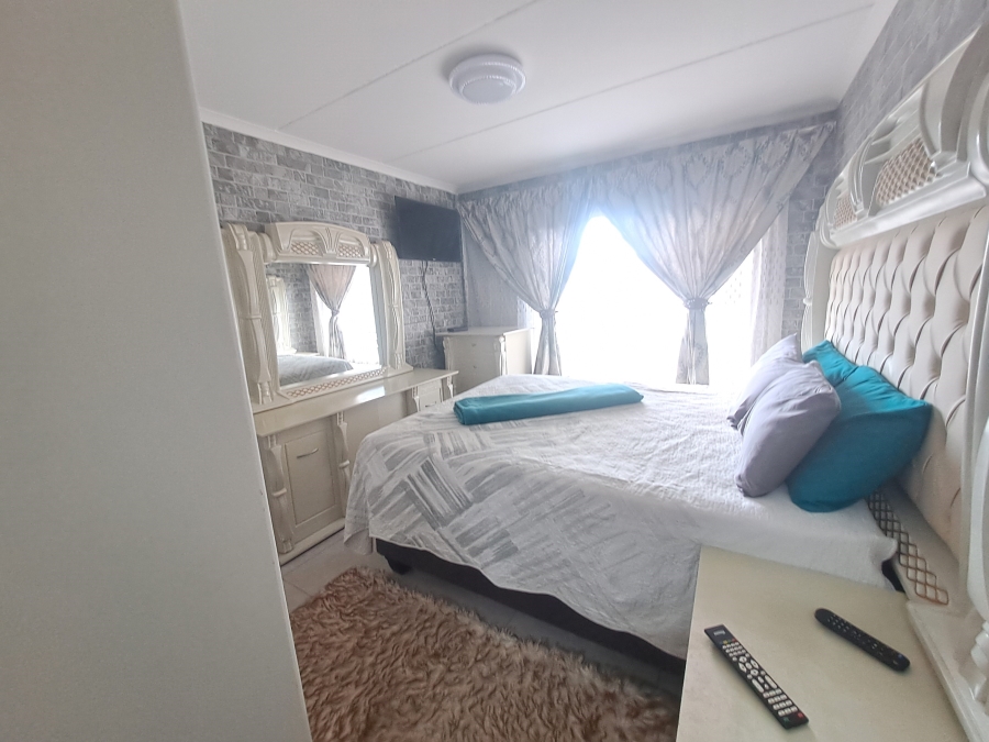 2 Bedroom Property for Sale in Greenhills Gauteng