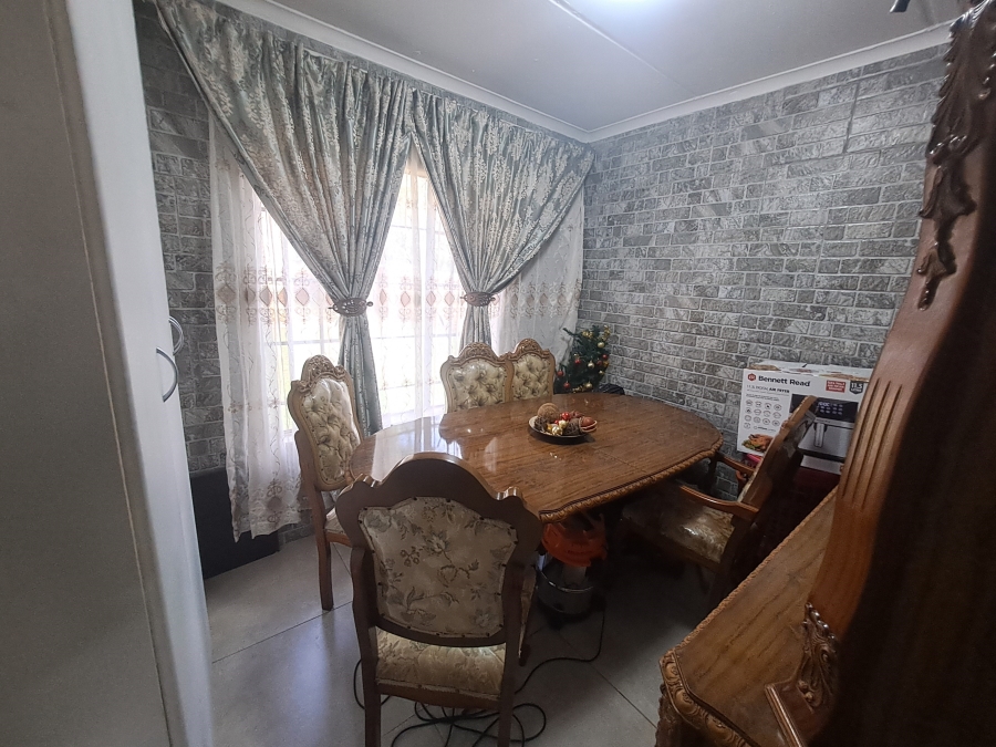 2 Bedroom Property for Sale in Greenhills Gauteng