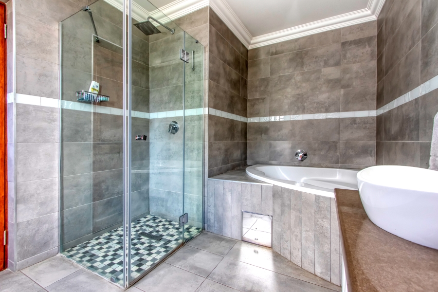5 Bedroom Property for Sale in Bryanston Gauteng