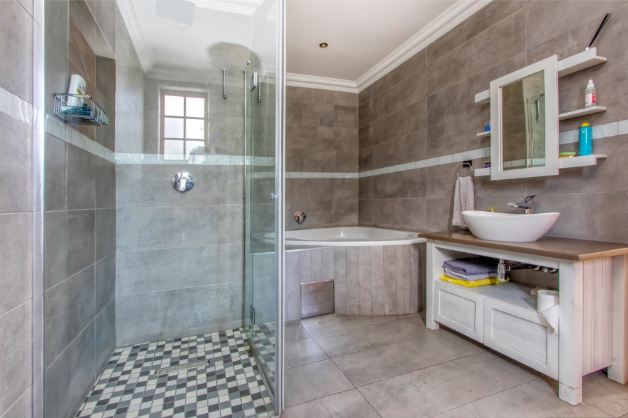 5 Bedroom Property for Sale in Bryanston Gauteng