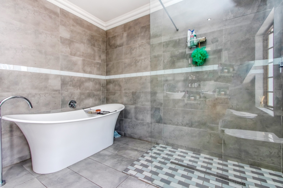 5 Bedroom Property for Sale in Bryanston Gauteng