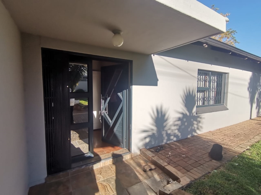 To Let 4 Bedroom Property for Rent in Valhalla Gauteng