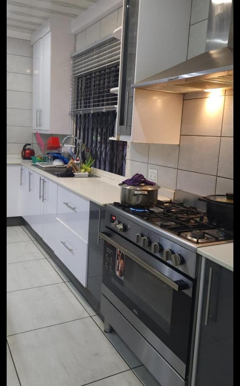 To Let 4 Bedroom Property for Rent in Valhalla Gauteng