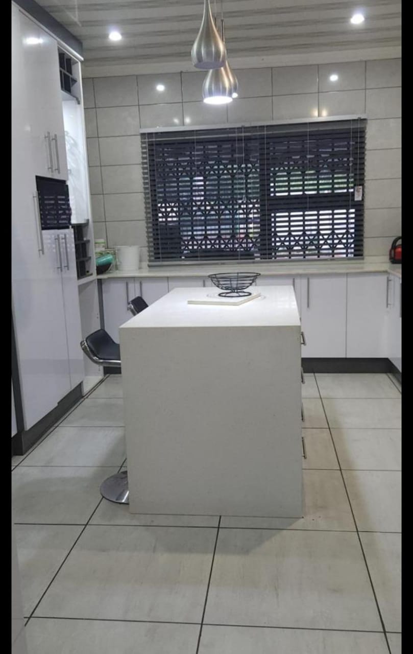 To Let 4 Bedroom Property for Rent in Valhalla Gauteng