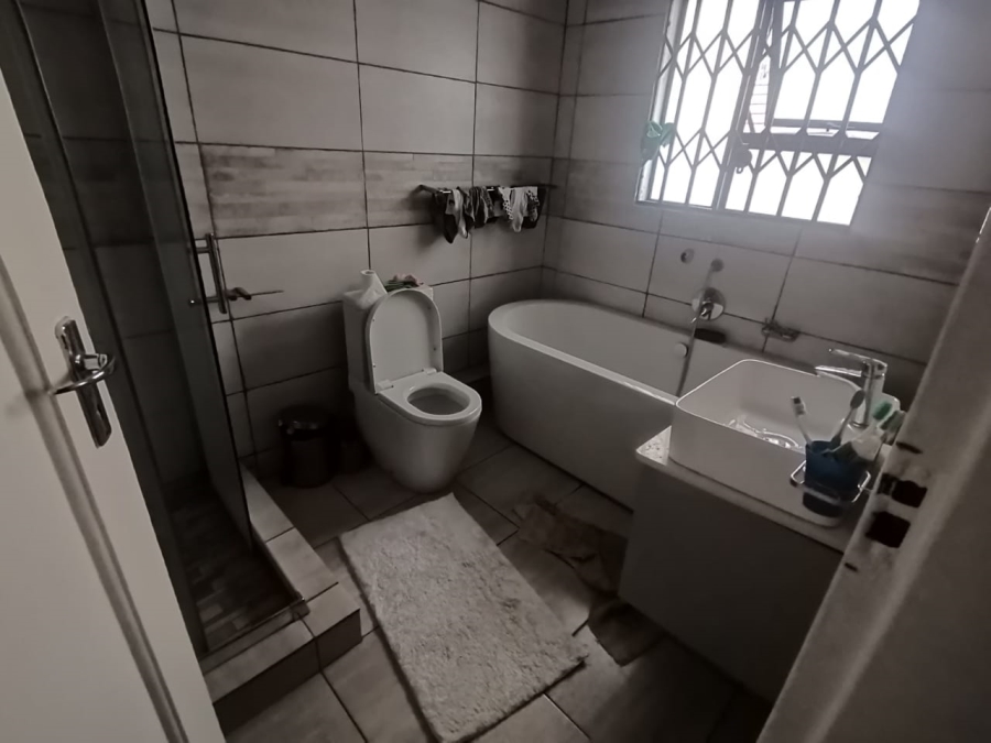 To Let 4 Bedroom Property for Rent in Valhalla Gauteng
