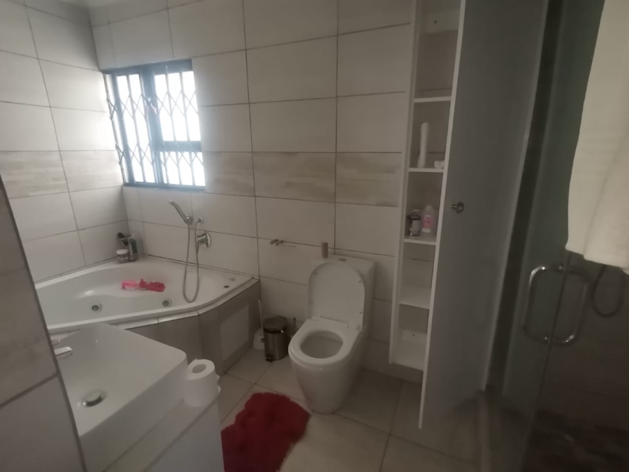 To Let 4 Bedroom Property for Rent in Valhalla Gauteng