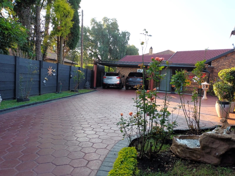 3 Bedroom Property for Sale in Zwartkop Gauteng