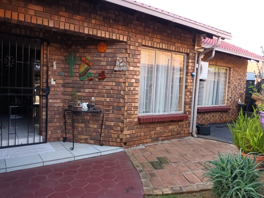 3 Bedroom Property for Sale in Zwartkop Gauteng
