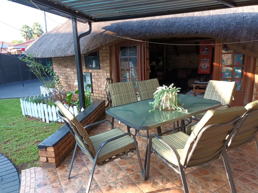 3 Bedroom Property for Sale in Zwartkop Gauteng