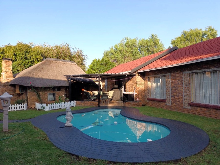 3 Bedroom Property for Sale in Zwartkop Gauteng