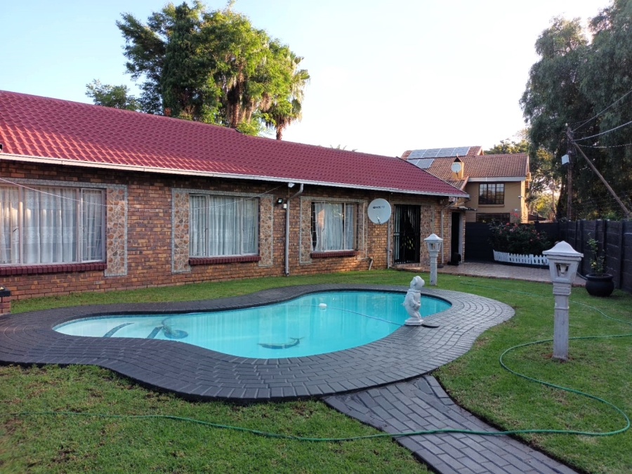 3 Bedroom Property for Sale in Zwartkop Gauteng