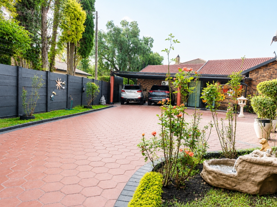 3 Bedroom Property for Sale in Zwartkop Gauteng