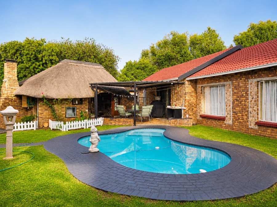 3 Bedroom Property for Sale in Zwartkop Gauteng