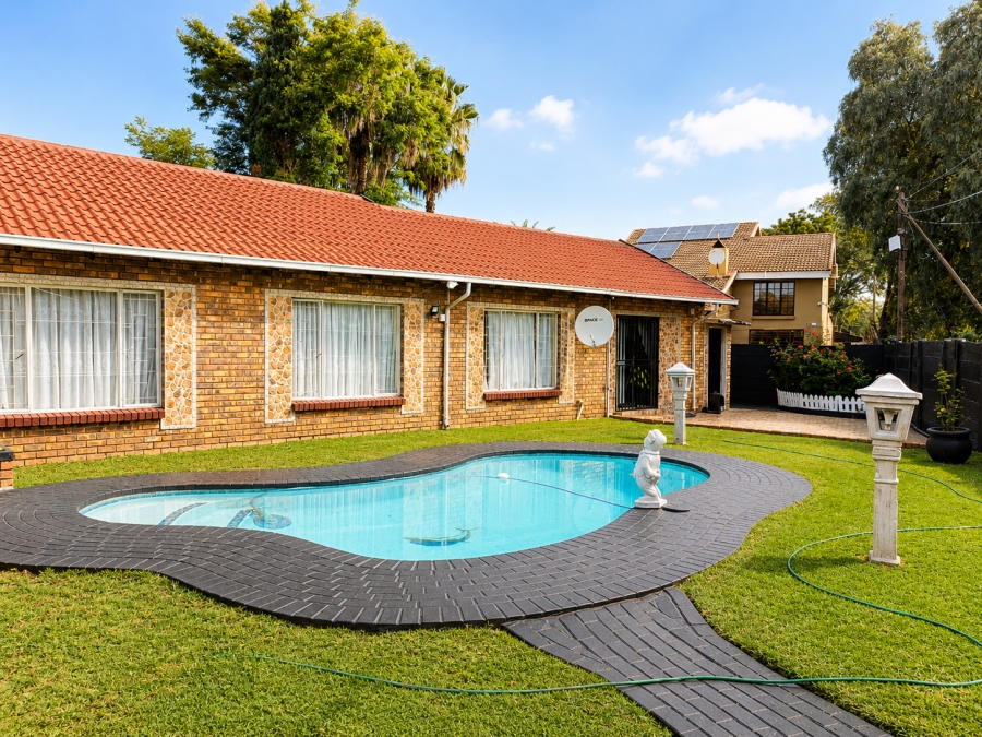 3 Bedroom Property for Sale in Zwartkop Gauteng