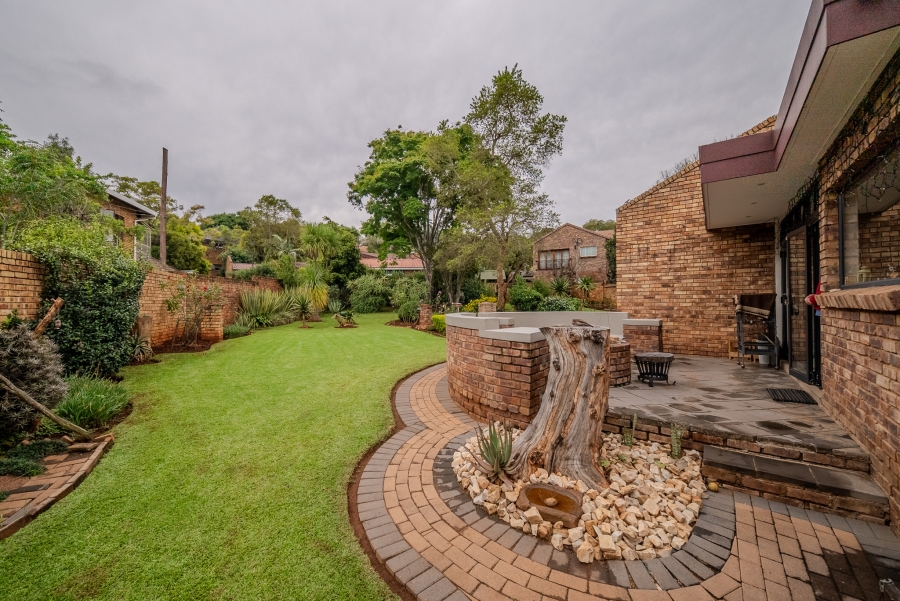 4 Bedroom Property for Sale in Faerie Glen Gauteng