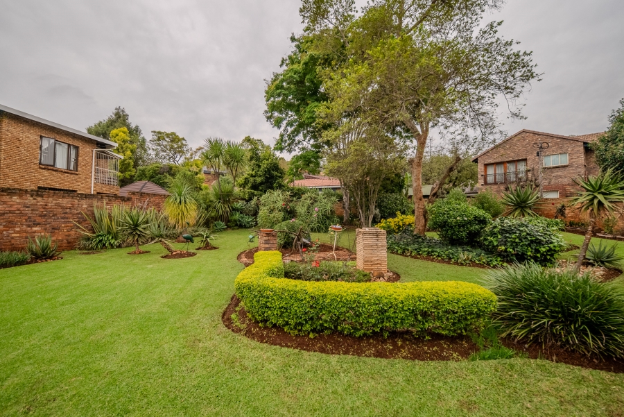 4 Bedroom Property for Sale in Faerie Glen Gauteng