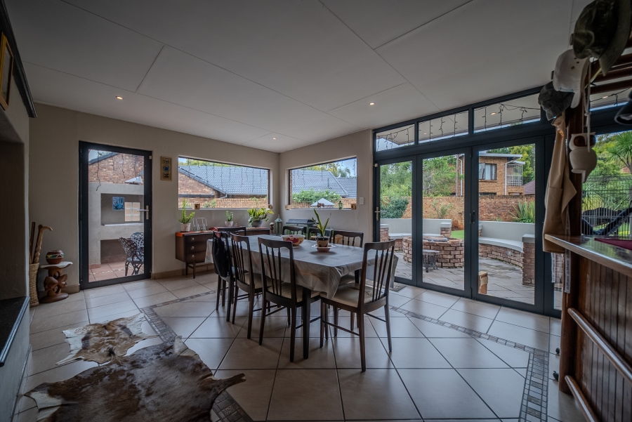 4 Bedroom Property for Sale in Faerie Glen Gauteng