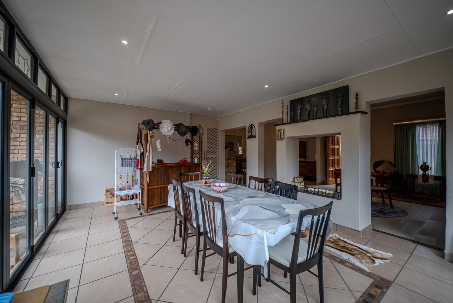 4 Bedroom Property for Sale in Faerie Glen Gauteng