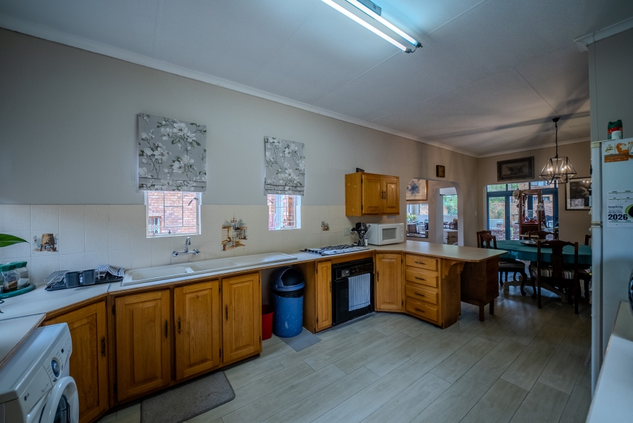 4 Bedroom Property for Sale in Faerie Glen Gauteng