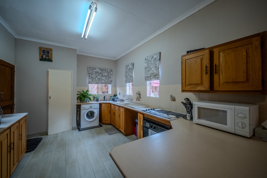 4 Bedroom Property for Sale in Faerie Glen Gauteng