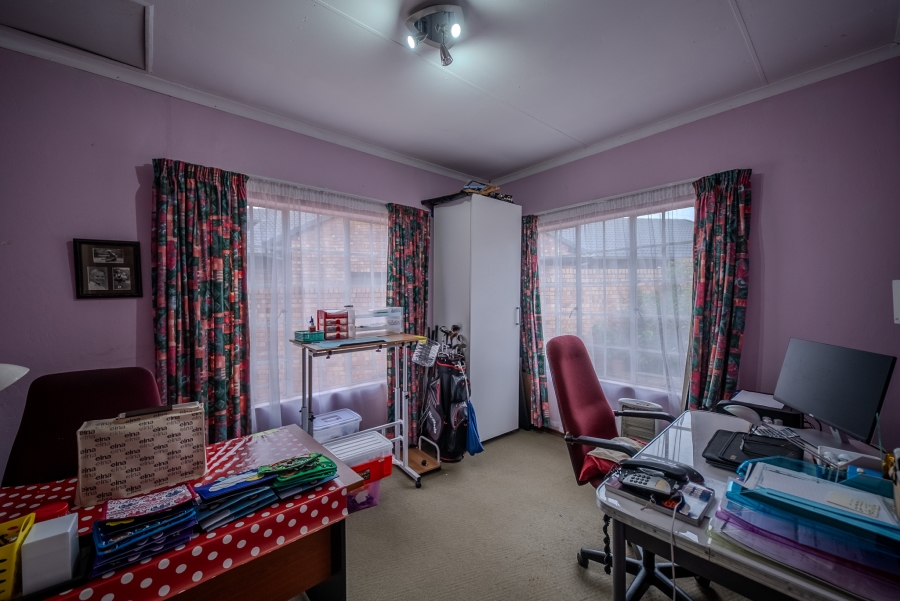 4 Bedroom Property for Sale in Faerie Glen Gauteng