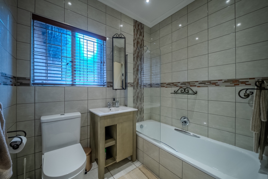 4 Bedroom Property for Sale in Faerie Glen Gauteng