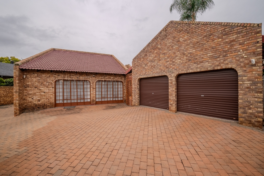 4 Bedroom Property for Sale in Faerie Glen Gauteng