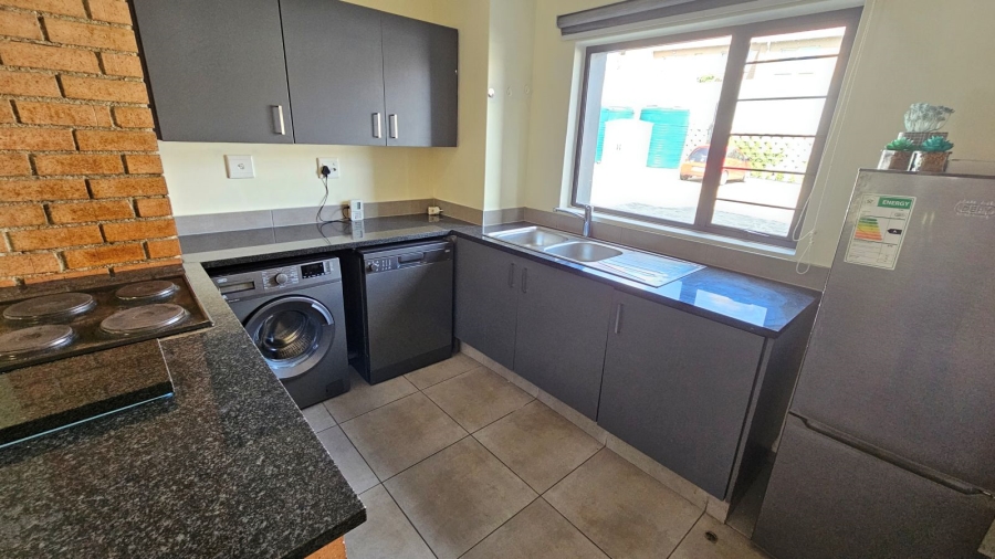 To Let 2 Bedroom Property for Rent in Waterfall Gauteng