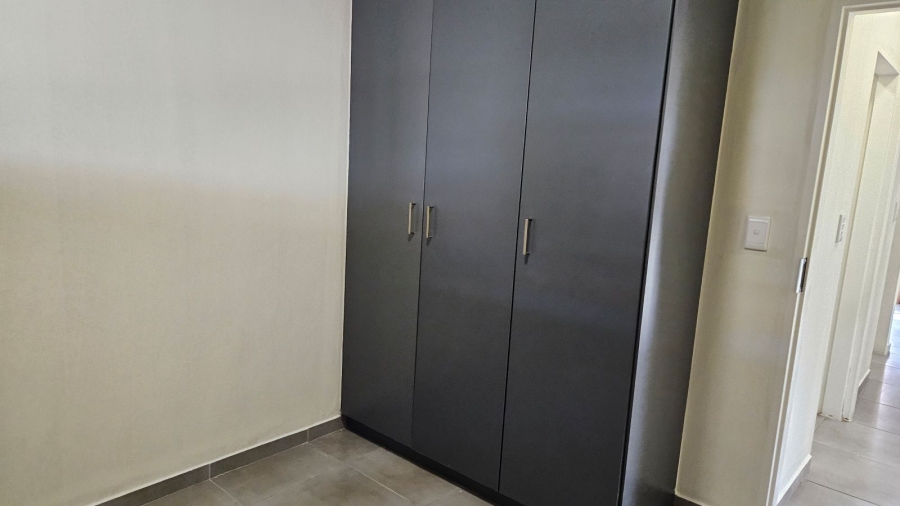 To Let 2 Bedroom Property for Rent in Waterfall Gauteng