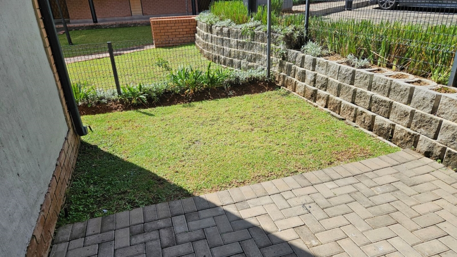 To Let 2 Bedroom Property for Rent in Waterfall Gauteng