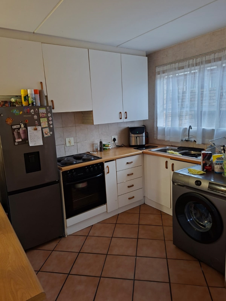 To Let 2 Bedroom Property for Rent in Roodekrans Gauteng