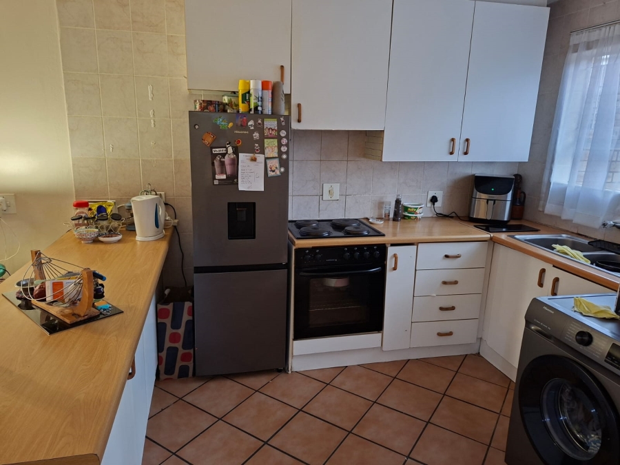 To Let 2 Bedroom Property for Rent in Roodekrans Gauteng
