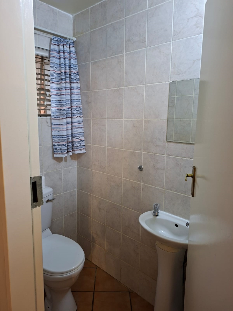To Let 2 Bedroom Property for Rent in Roodekrans Gauteng