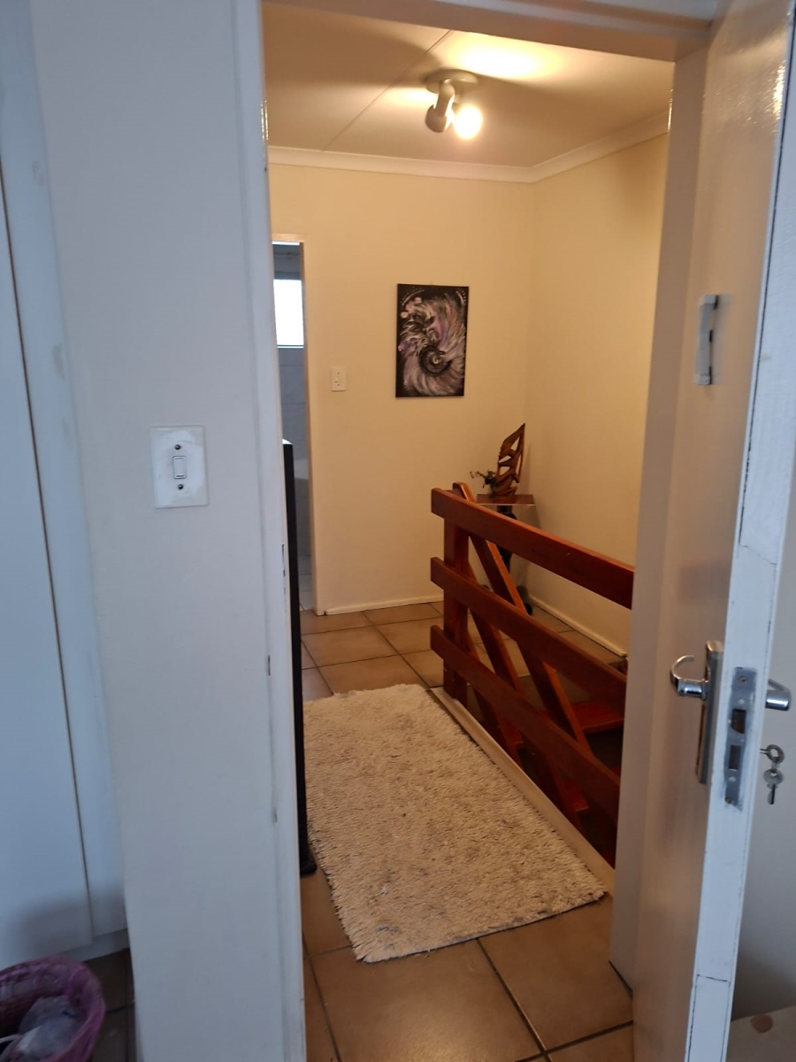 To Let 2 Bedroom Property for Rent in Roodekrans Gauteng