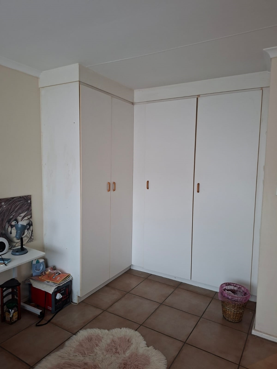 To Let 2 Bedroom Property for Rent in Roodekrans Gauteng