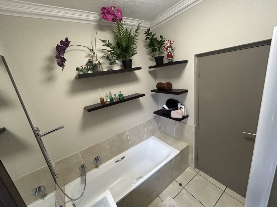 2 Bedroom Property for Sale in Bryanston Gauteng