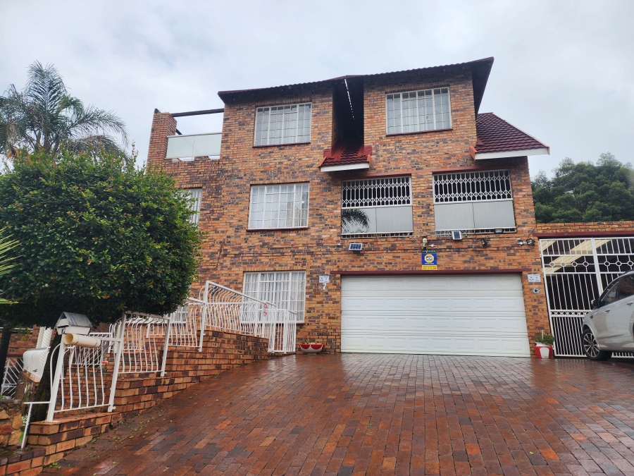 5 Bedroom Property for Sale in Rant En Dal Gauteng