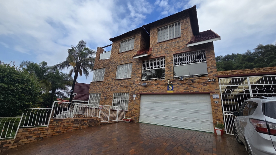5 Bedroom Property for Sale in Rant En Dal Gauteng