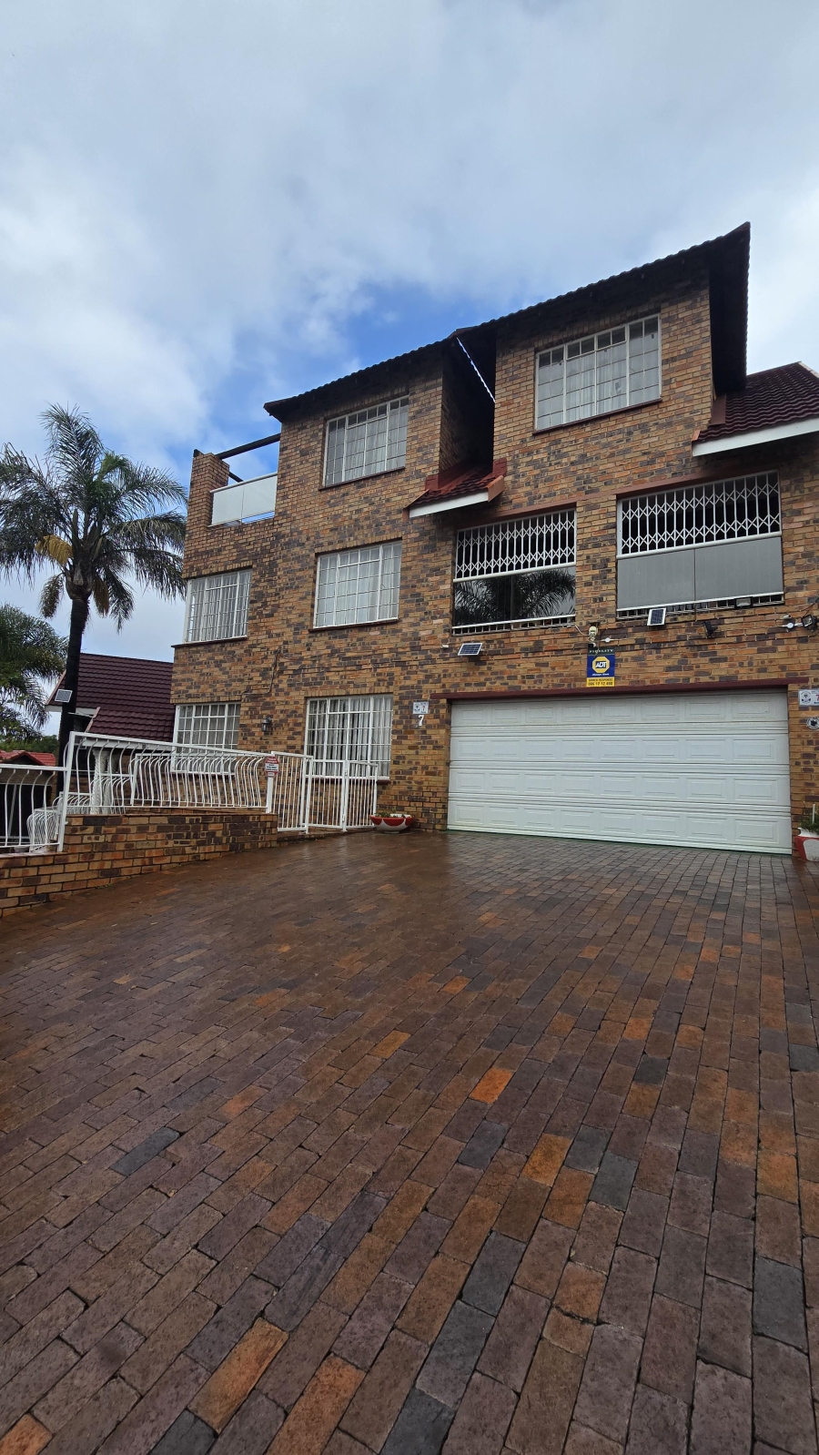 5 Bedroom Property for Sale in Rant En Dal Gauteng